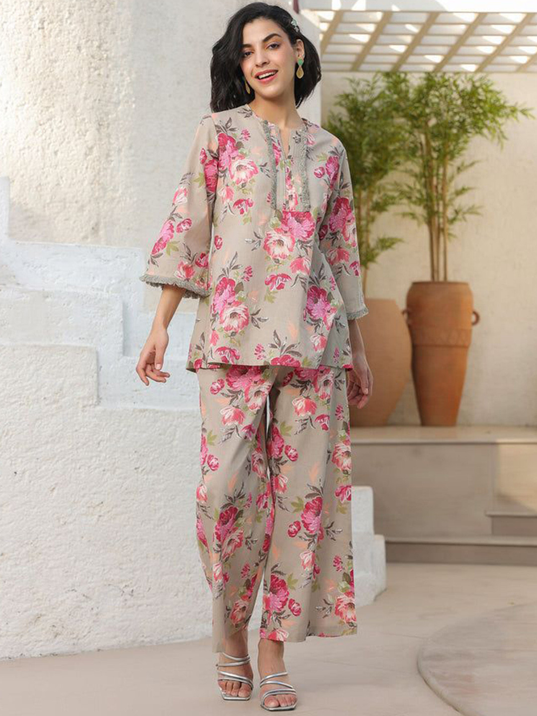 

Lookmark Floral Printed Notch Neck Tunic And Palazzos, Grey
