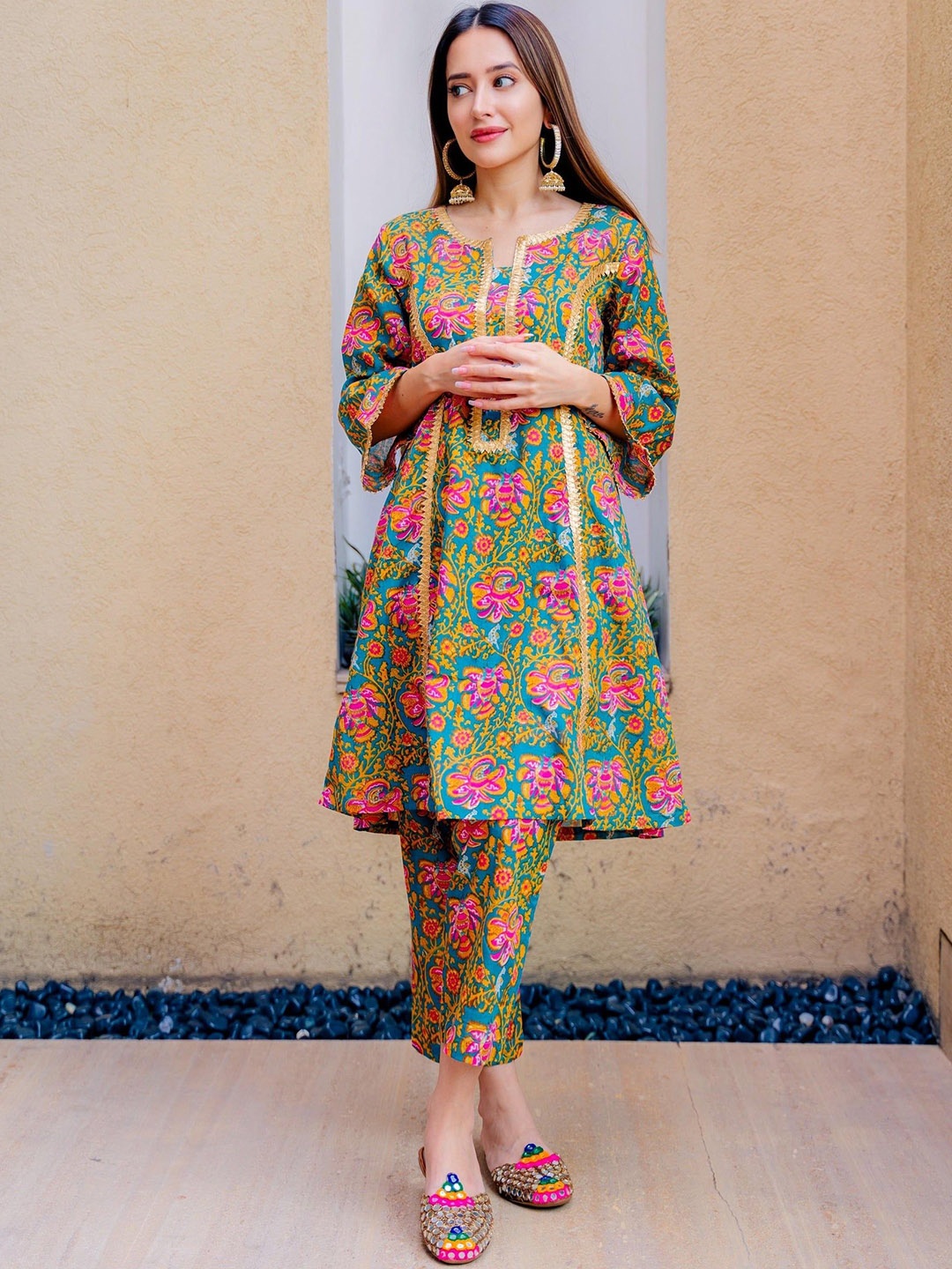 

Lookmark Women Floral Printed Panelled Gotta Patti Kurta with Trousers, Teal