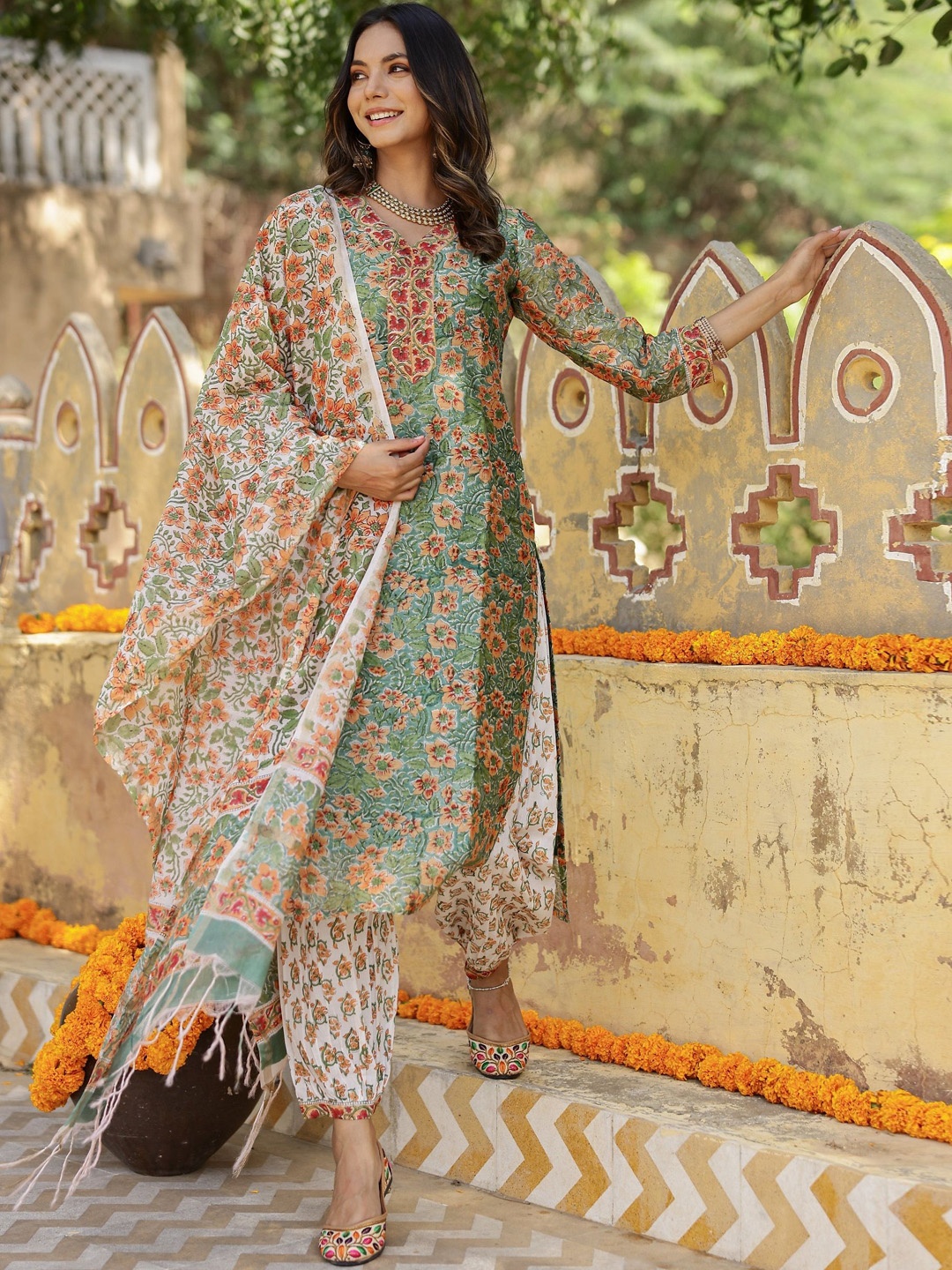 

Lookmark Floral Printed V-Neck Straight Kurta With Salwar And Dupatta, Green