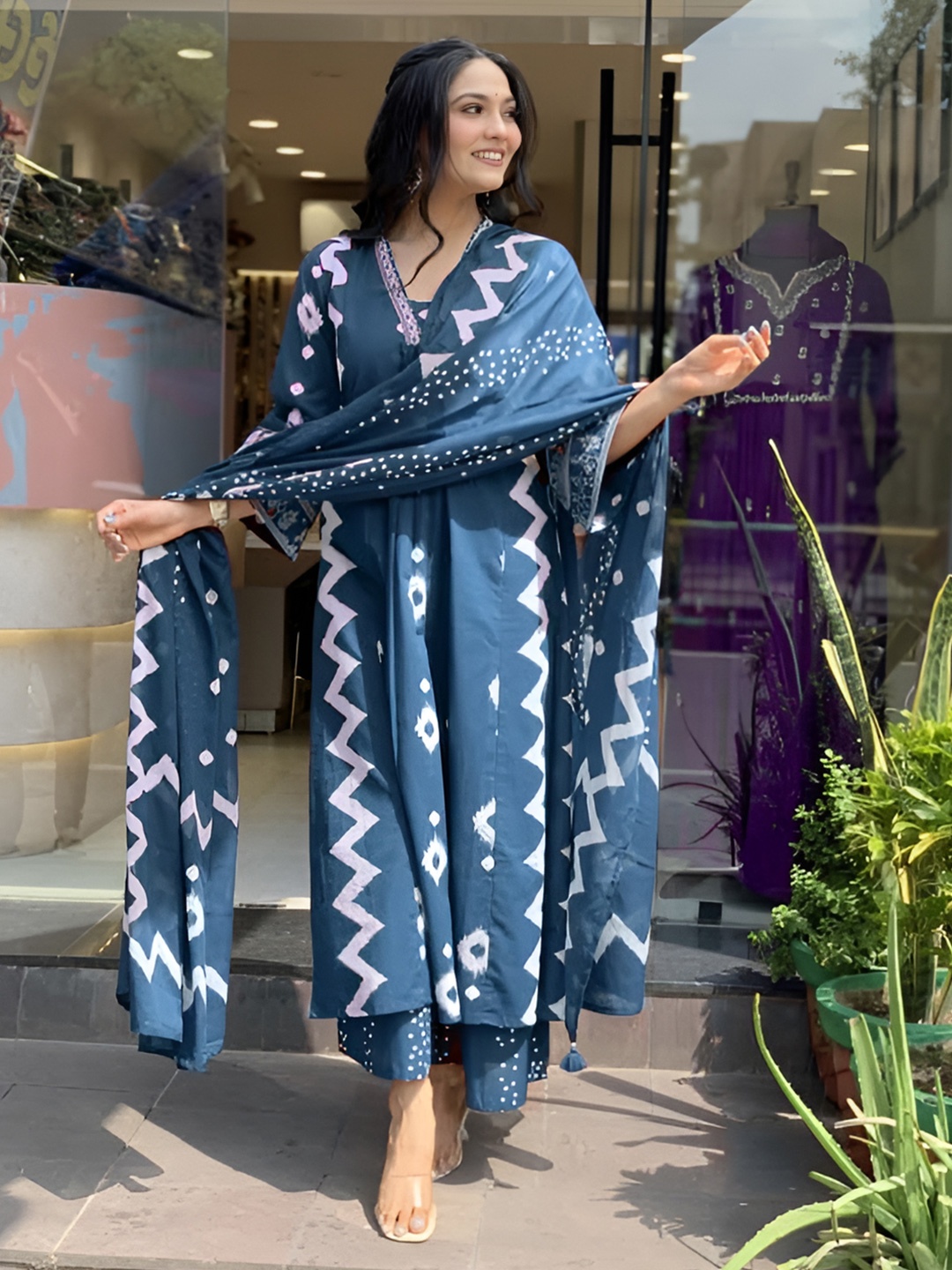 

Lookmark Women Printed Regular Kurta with Palazzos, Blue