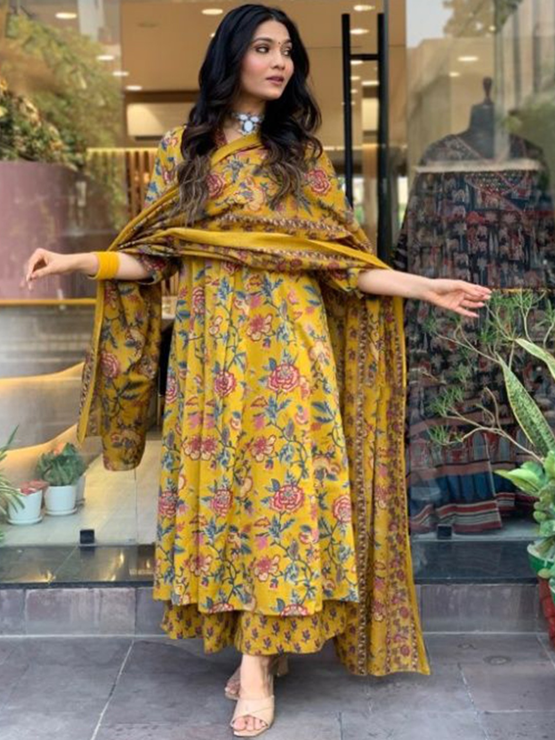 

Lookmark Floral Printed V-Neck A-Line Kurta with Palazzos, Yellow