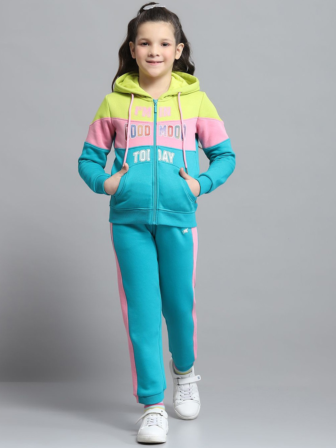 

Monte Carlo Girls Printed Hooded Neck Full Sleeve Tracksuit, Teal