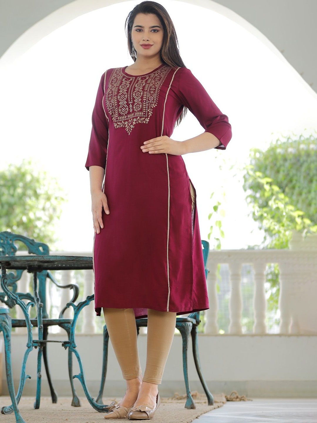 

Mehsoos Sequined Embellished Round Neck Straight Kurta, Magenta