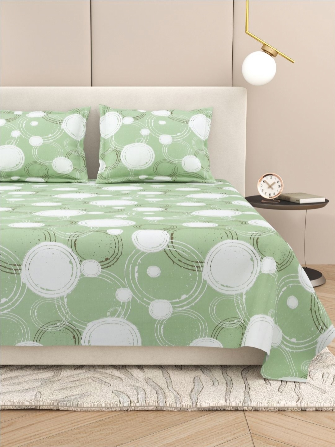 

DREAM WEAVERZ Green & White 220 TC King Bedsheet with 2 Pillow Covers