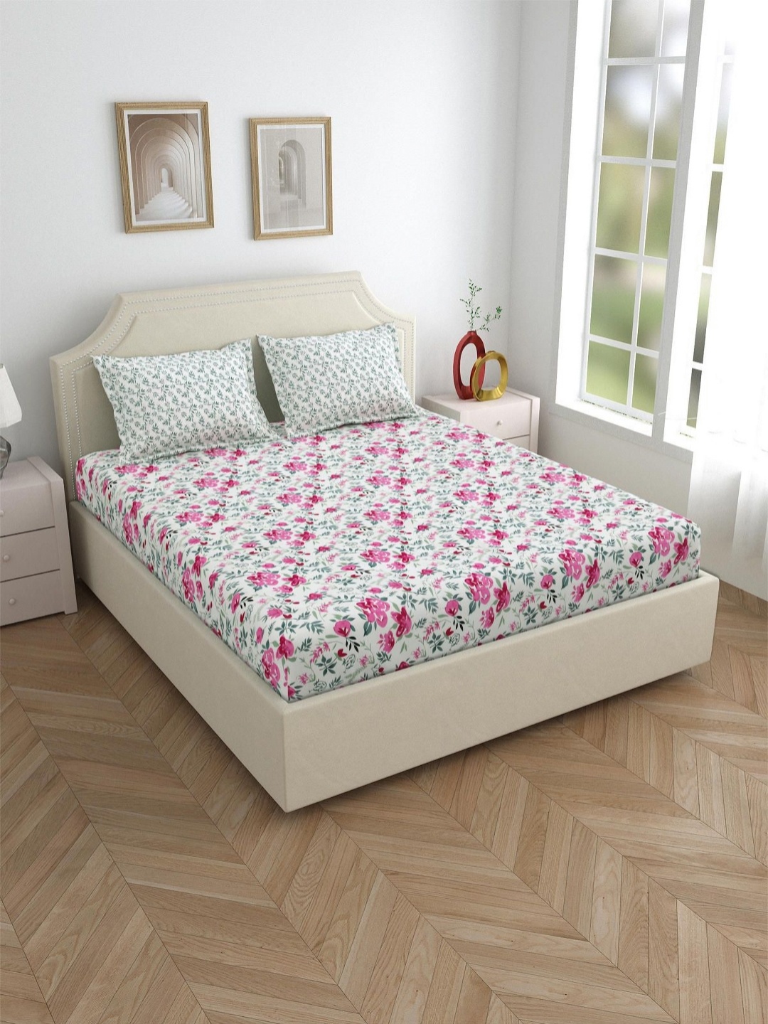 

Aura BLISS White & Pink Floral Pure Cotton 180 TC Queen Bedsheet Set 2.54 m X 2.20m