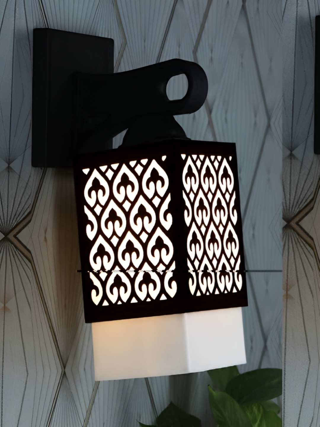 

Gojeeva Black & White Textured Square Shaped Wooden Wall Lamp