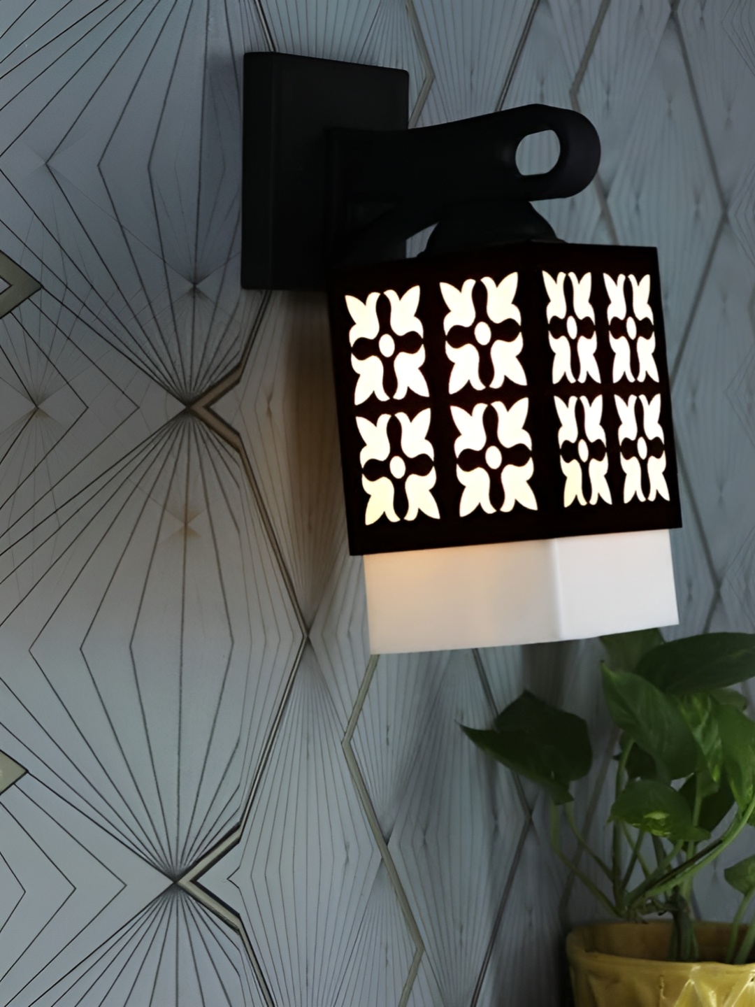 

Gojeeva Black & White Textured Square Shaped Wooden Wall Lamp