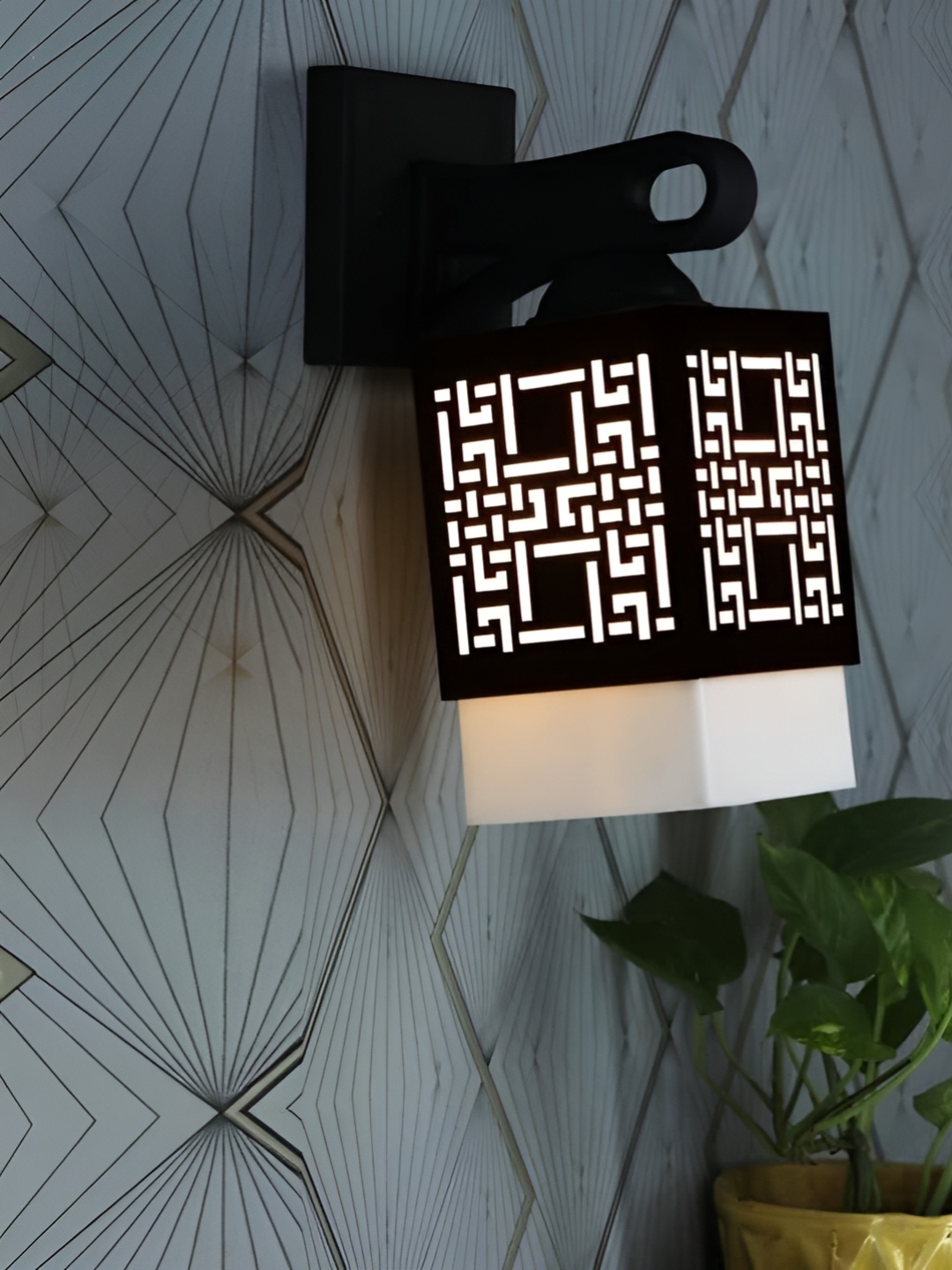 

Gojeeva Black & White Textured Wooden Rectangle Shaped Wall Lamp
