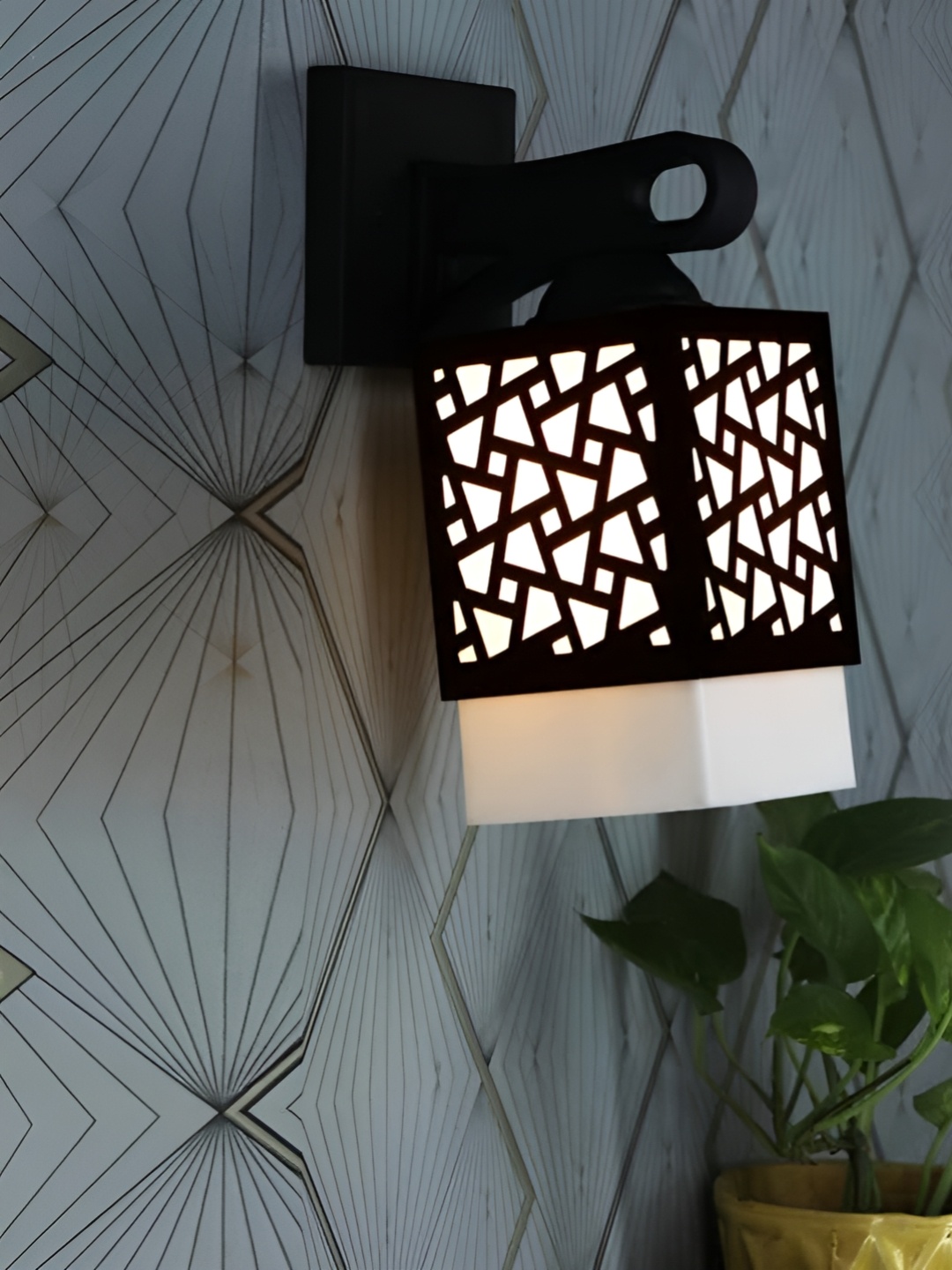 

Gojeeva Black & White Textured Wooden Rectangle Shaped Wall Lamp