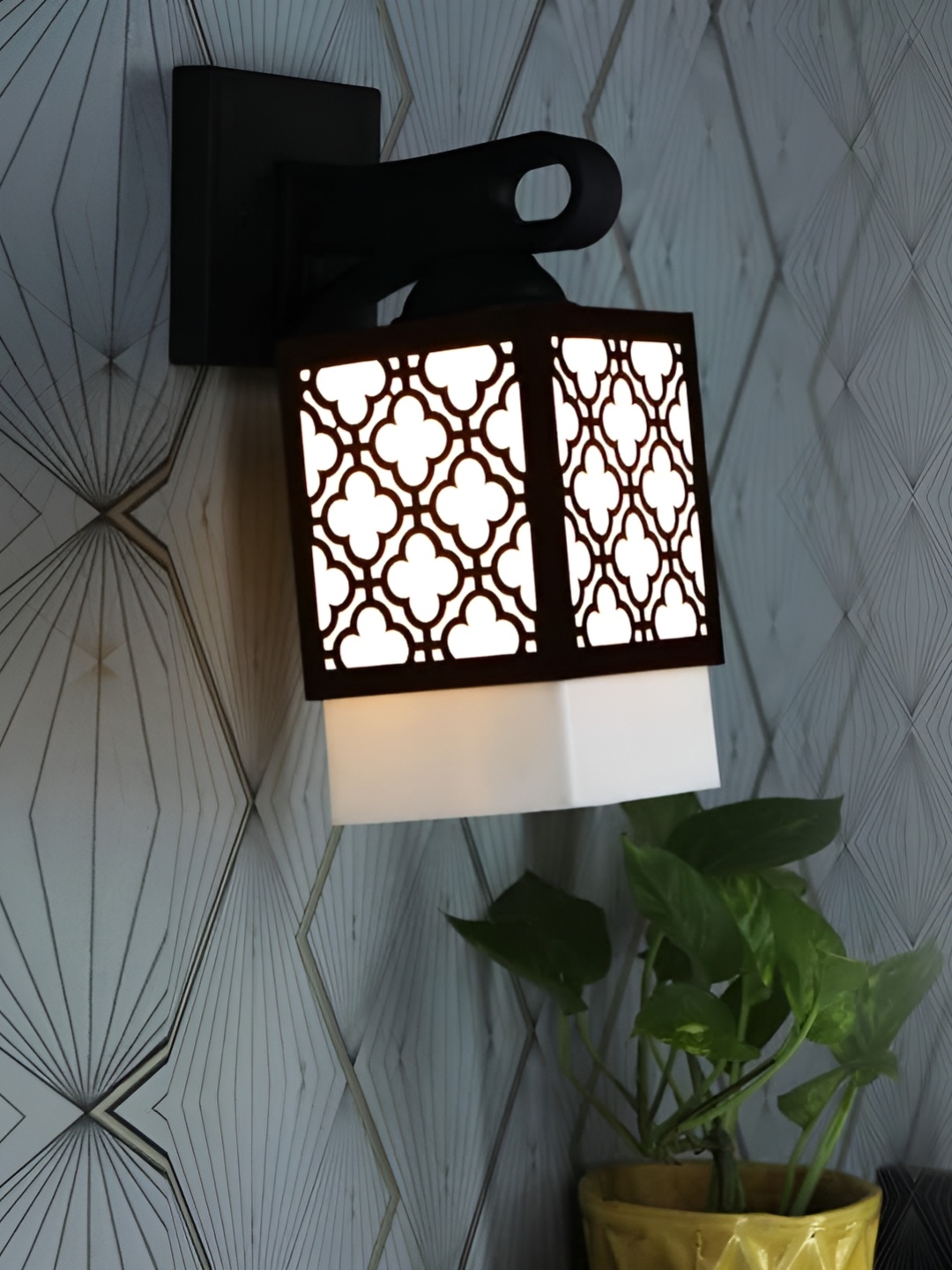 

Gojeeva Black & White Textured Square Shaped Wooden Wall Lamp