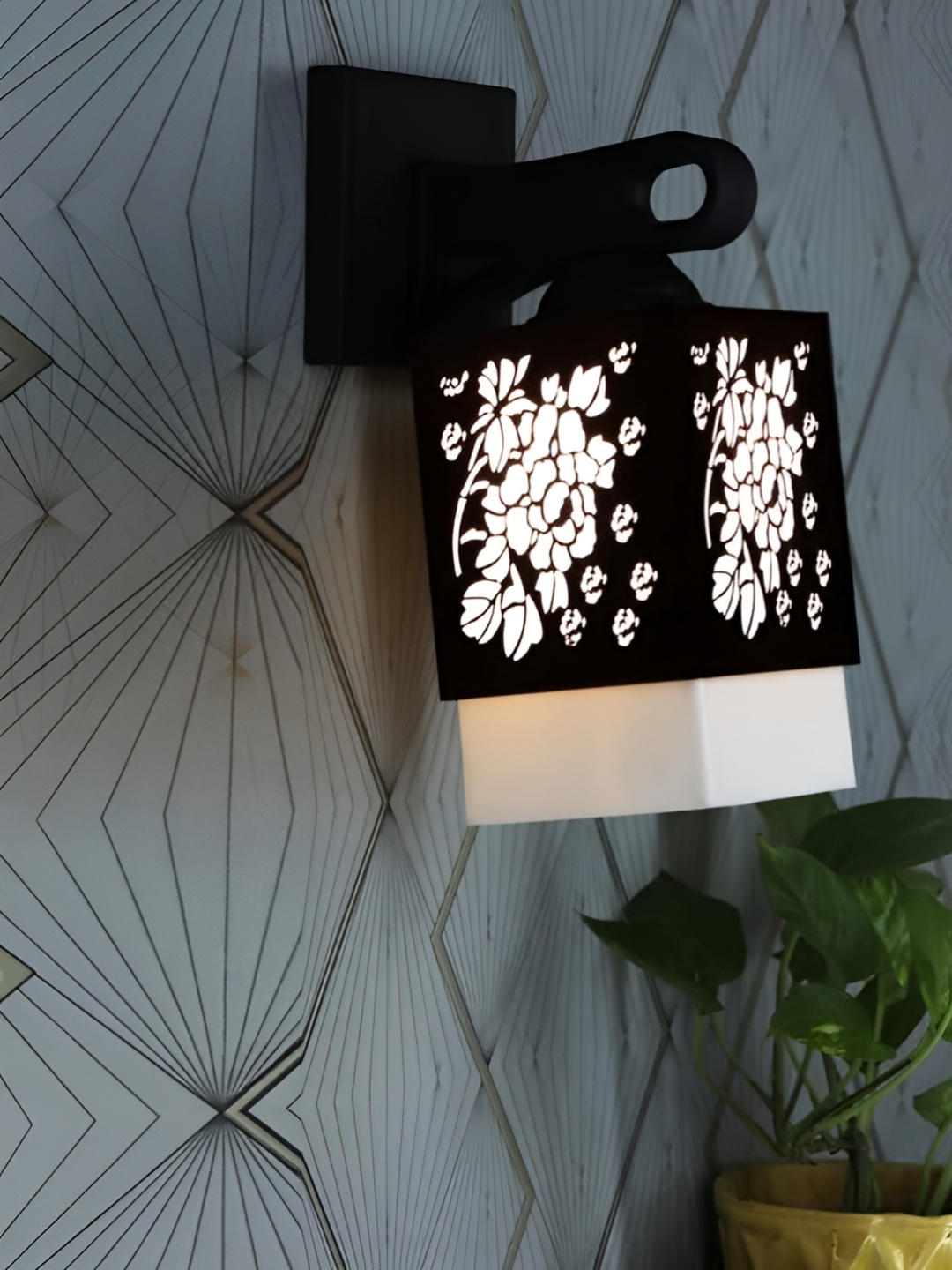 

Gojeeva Black & White Textured Wooden Rectangle Shaped Wall Lamp