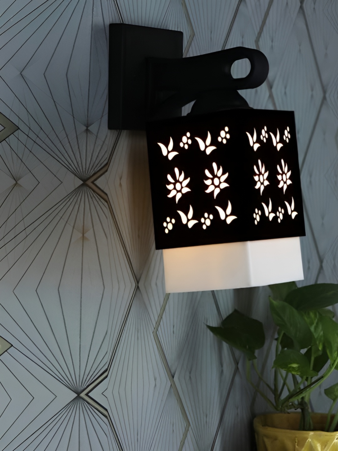 

Gojeeva Black & White Textured Wooden Rectangle Shaped Wall Lamp