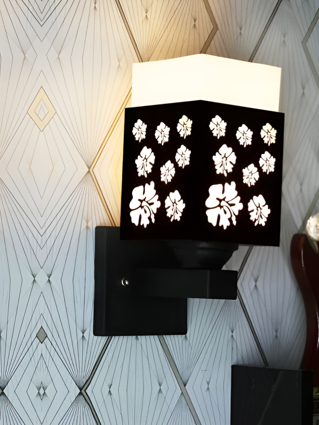 

Gojeeva Black & White Textured Square Shaped Wooden Wall Lamp