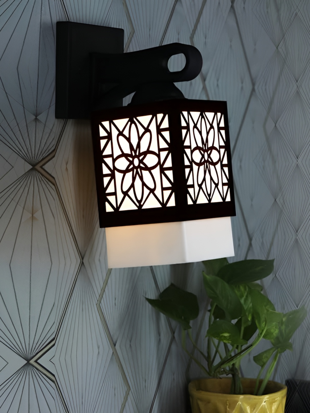 

Gojeeva Black & White Textured Square Shaped Wooden Wall Lamp