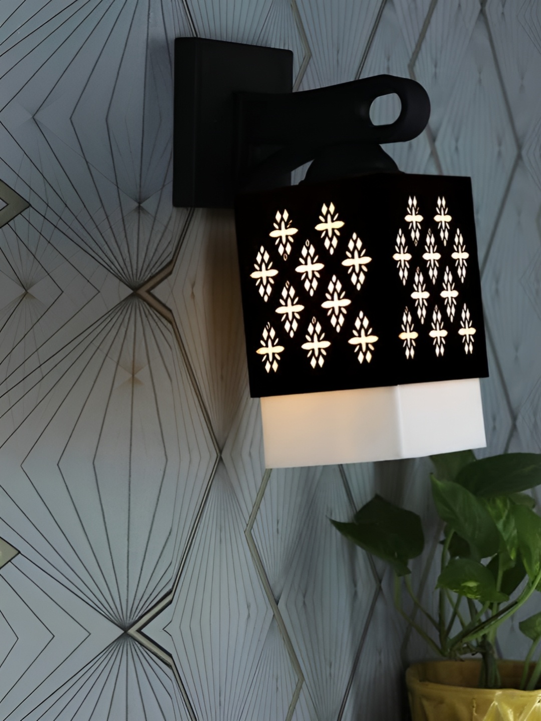 

Gojeeva Black & White Floral Textured Square Shaped Wooden Wall Lamp