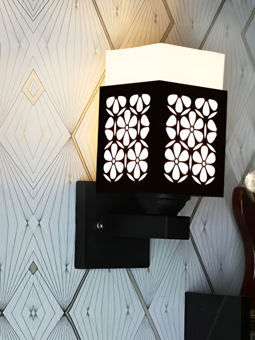 

Gojeeva Black & White Textured Wooden Rectangle Shaped Wall Lamp