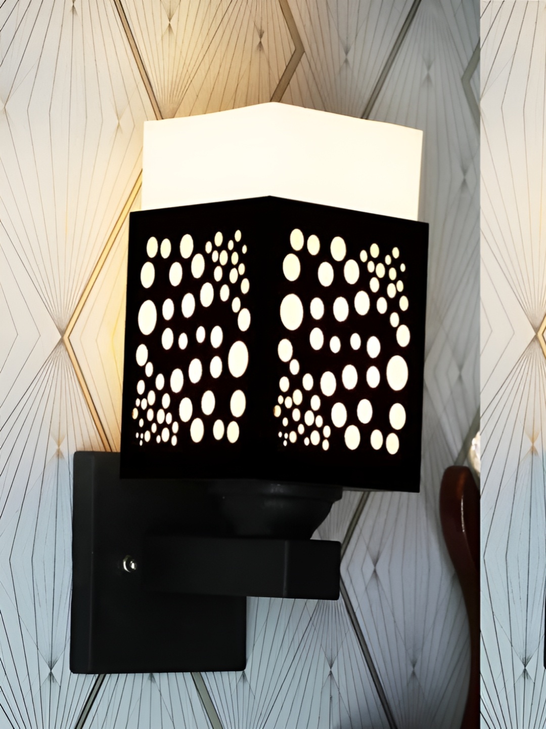 

Gojeeva Black & White Textured Square Shaped Wooden Wall Lamp