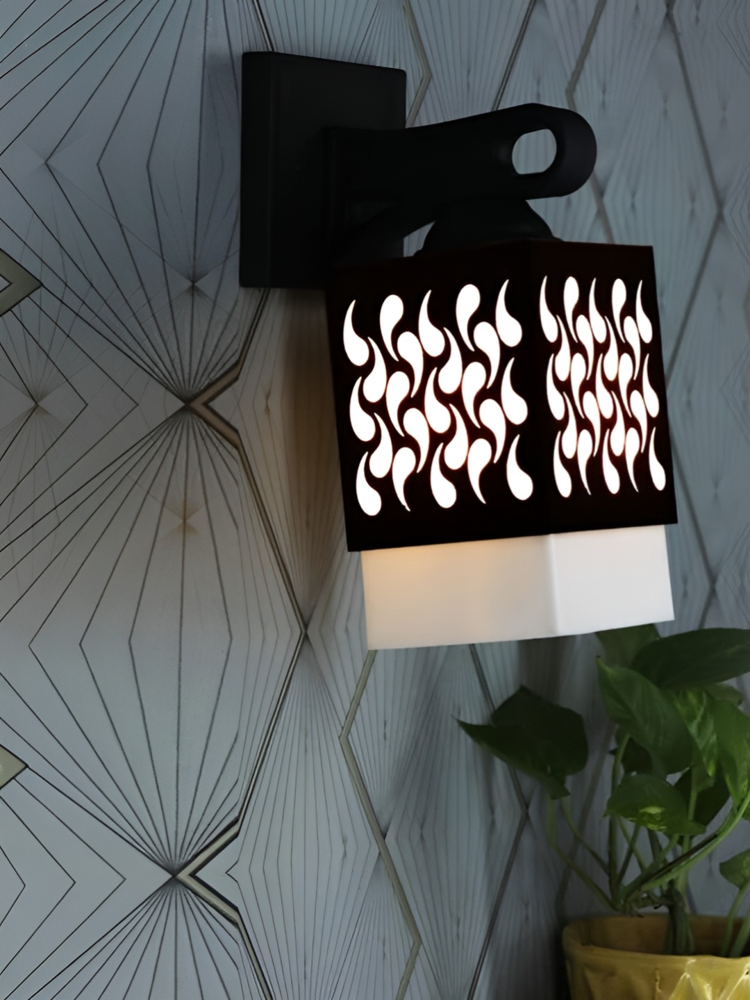 

Gojeeva Black & White Textured Square Shaped Wooden Wall Lamp