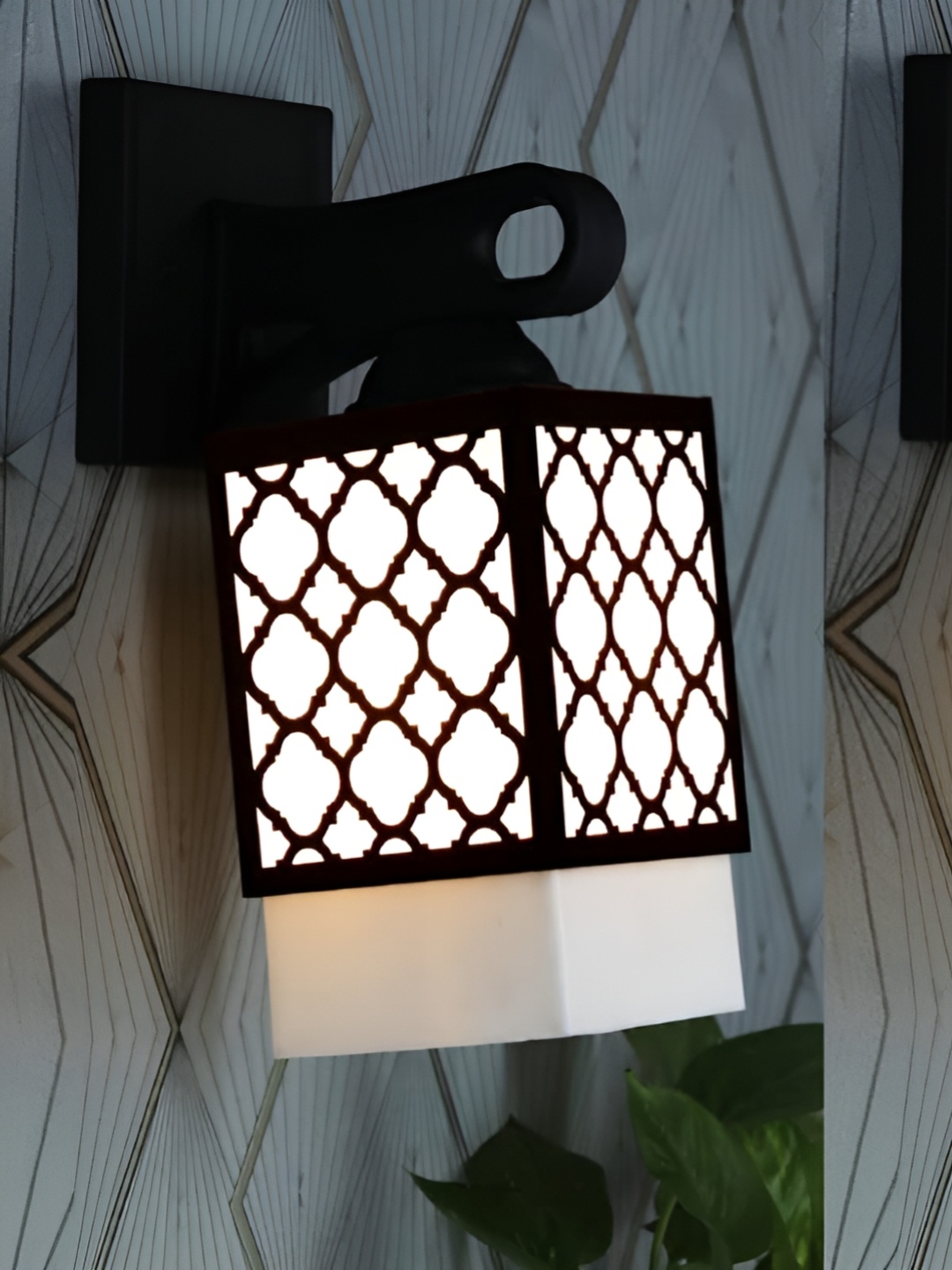 

Gojeeva Black & White Textured Square Shaped Wooden Wall Lamp