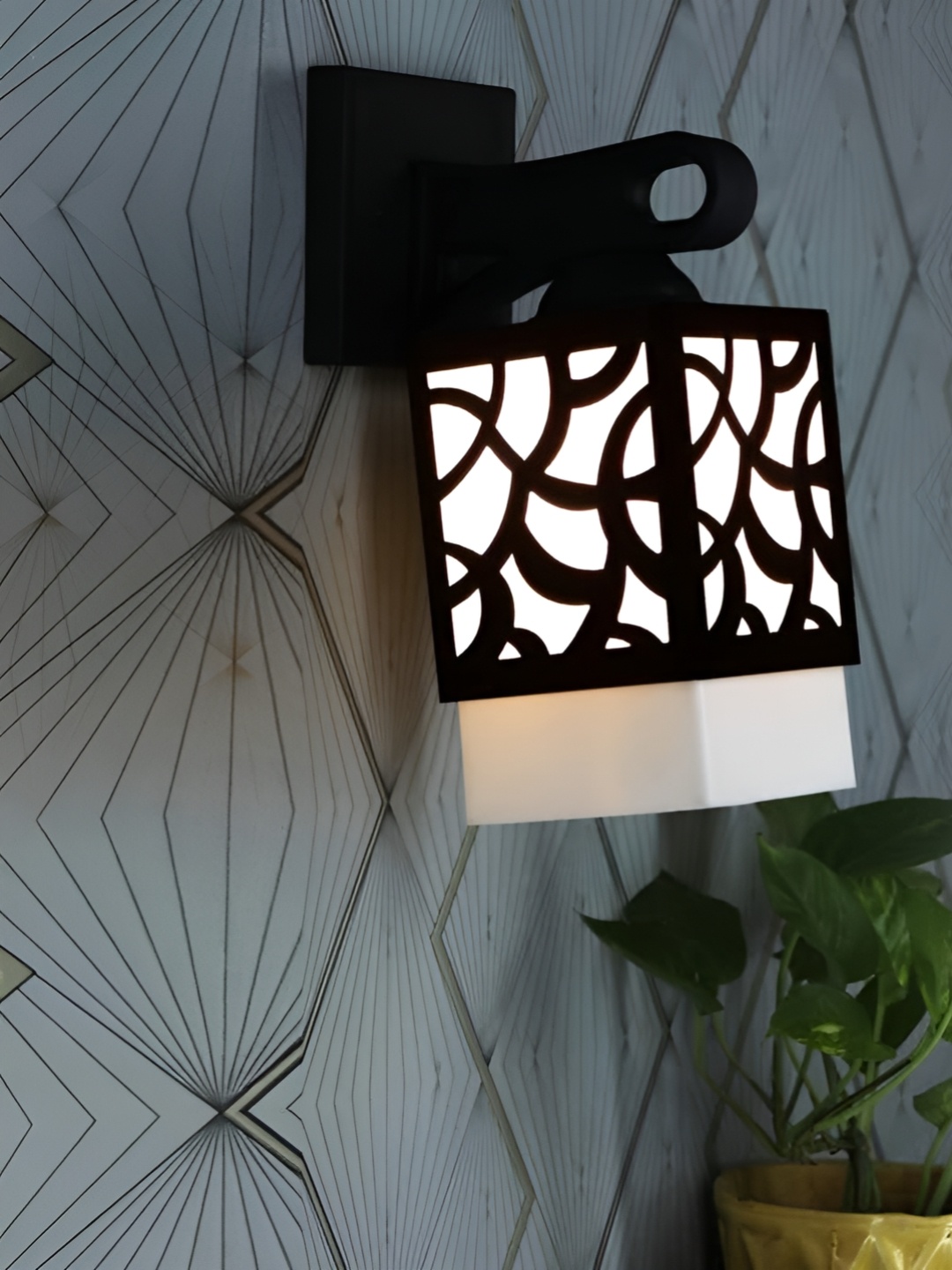 

Gojeeva Black & White Textured Square Shaped Wooden Wall Lamp