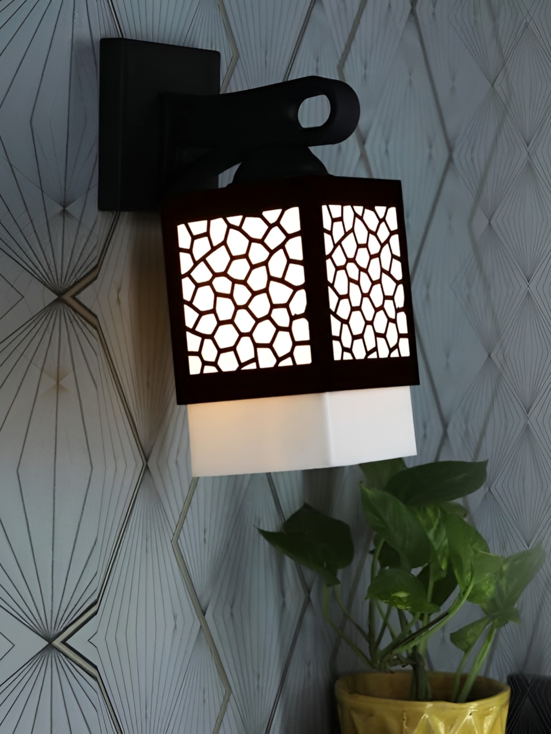 

Gojeeva Black & White Textured Square Shaped Wooden Wall Lamp