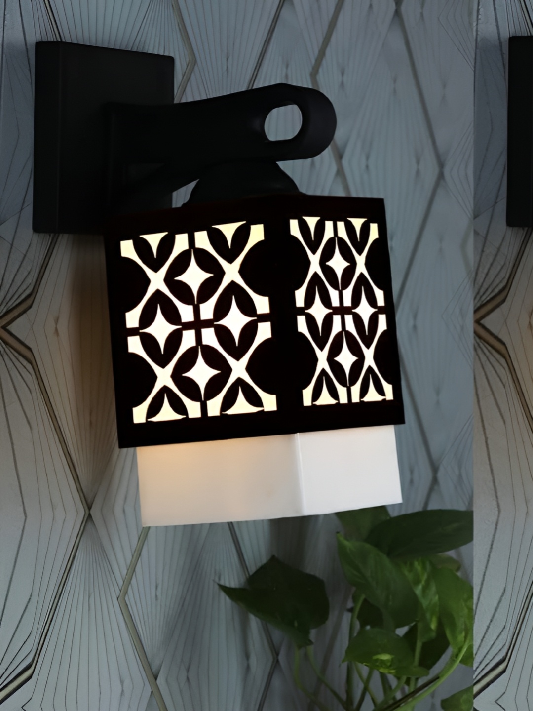 

Gojeeva Black & White Textured Square Shaped Wooden Wall Lamp
