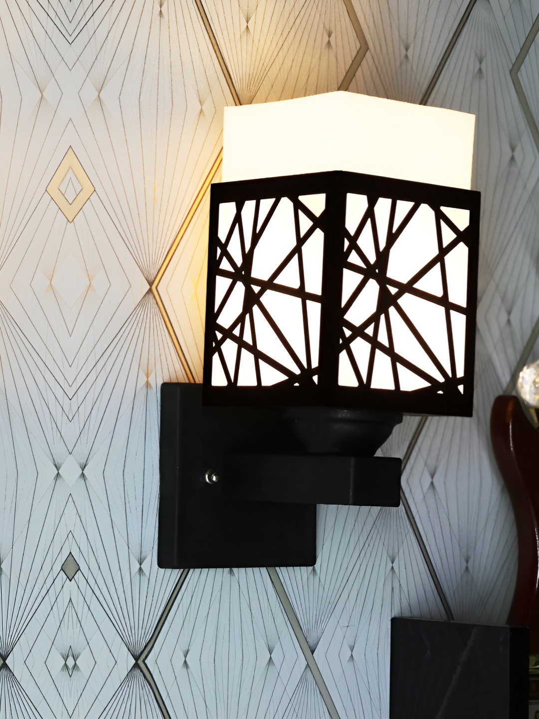 

Gojeeva Black & White Textured Wooden Rectangle Shaped Wall Lamp