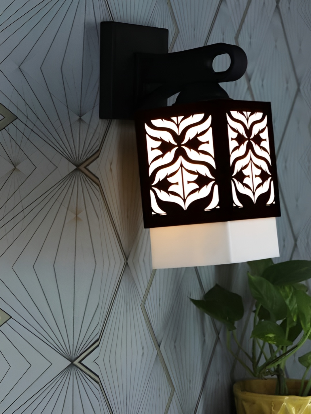 

Gojeeva Black & White Textured Square Shaped Wooden Wall Lamp