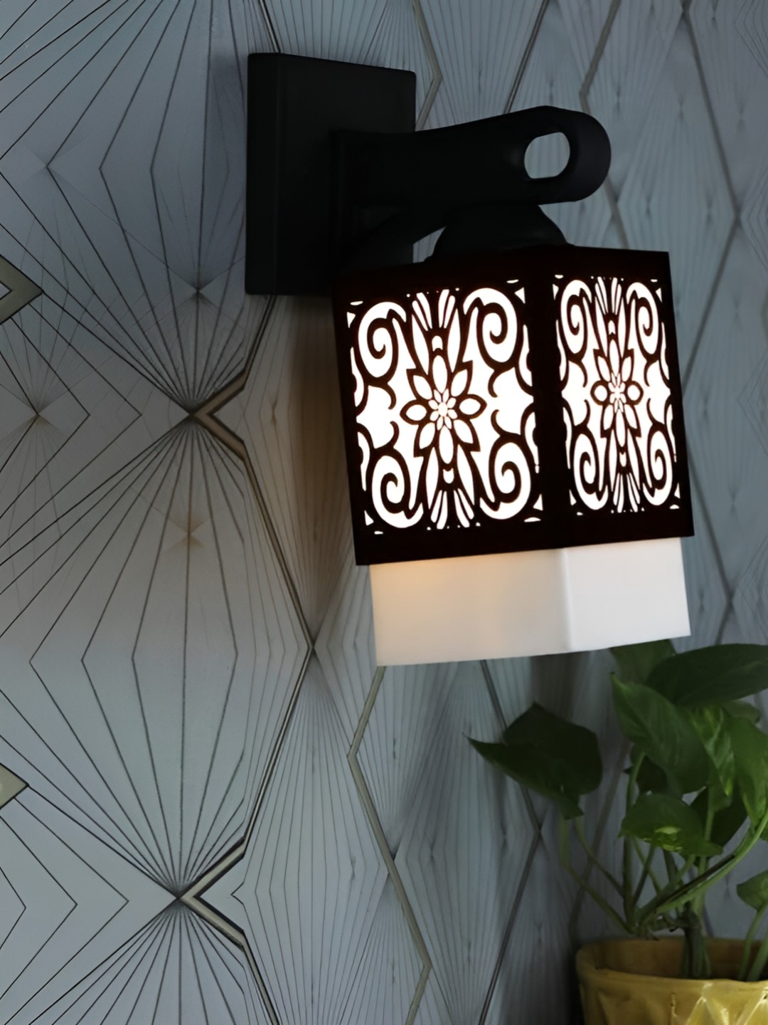

Gojeeva Black & White Textured Wooden Rectangle Shaped Wall Lamp