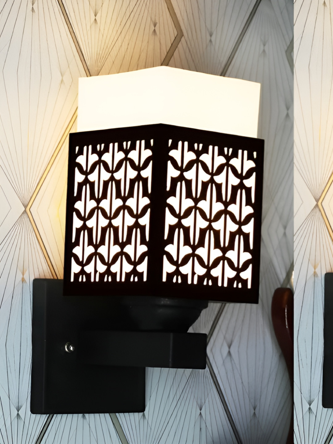 

Gojeeva Black & White Textured Square Shaped Wooden Wall Lamp