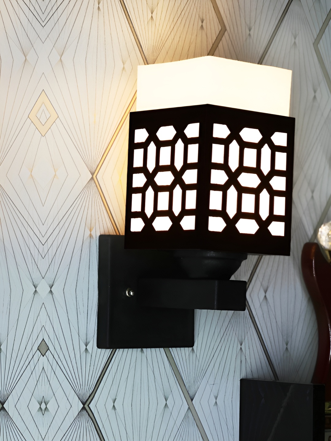 

Gojeeva Black & White Textured Wooden Square Shaped Wall Lamp