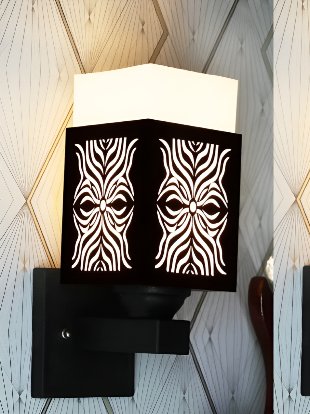 

Gojeeva Black & White Textured Square Shaped Wooden Wall Lamp