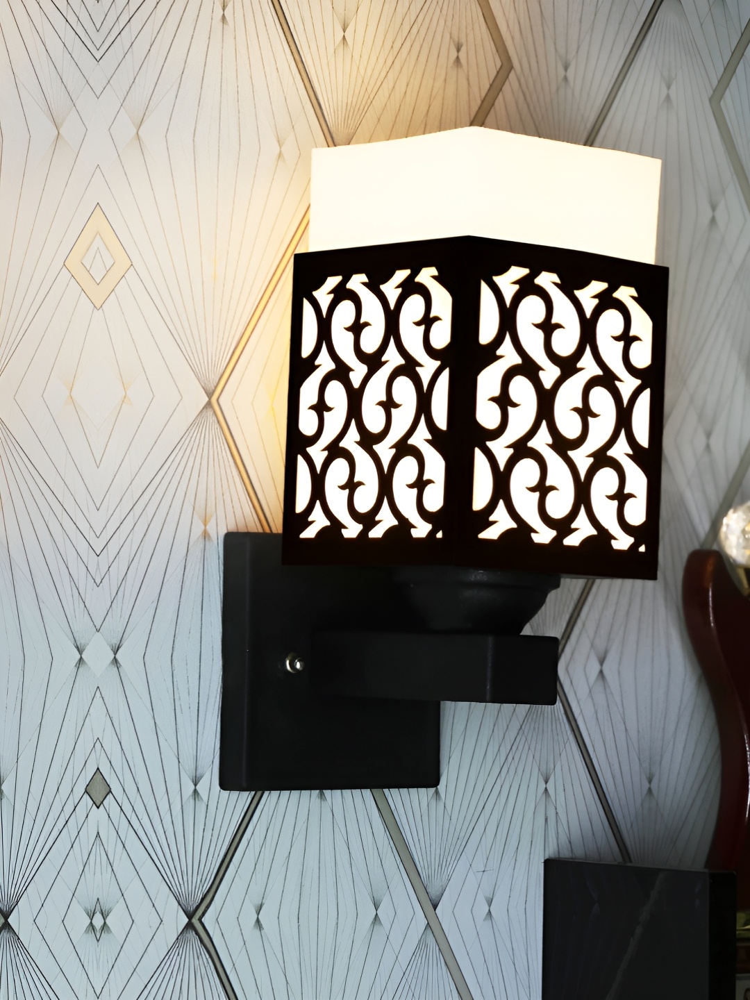 

Gojeeva Black & White Textured Wooden Square Shaped Wall Lamp