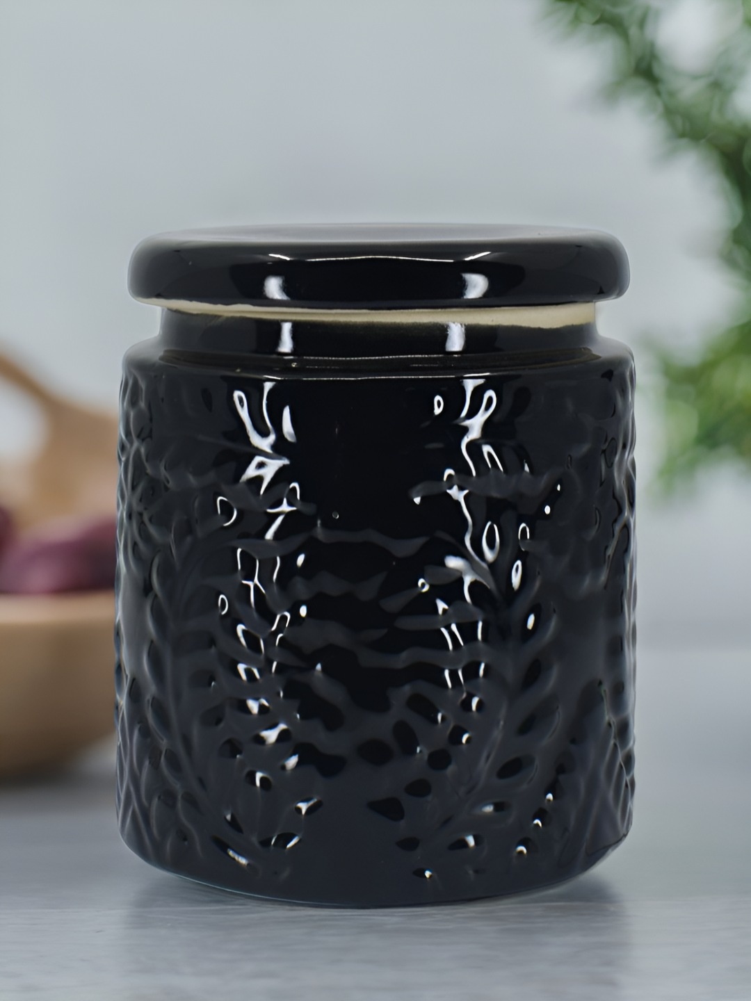 

The Decor Lane Black & White Textured Ceramic Dishwasher Safe Container 1 L