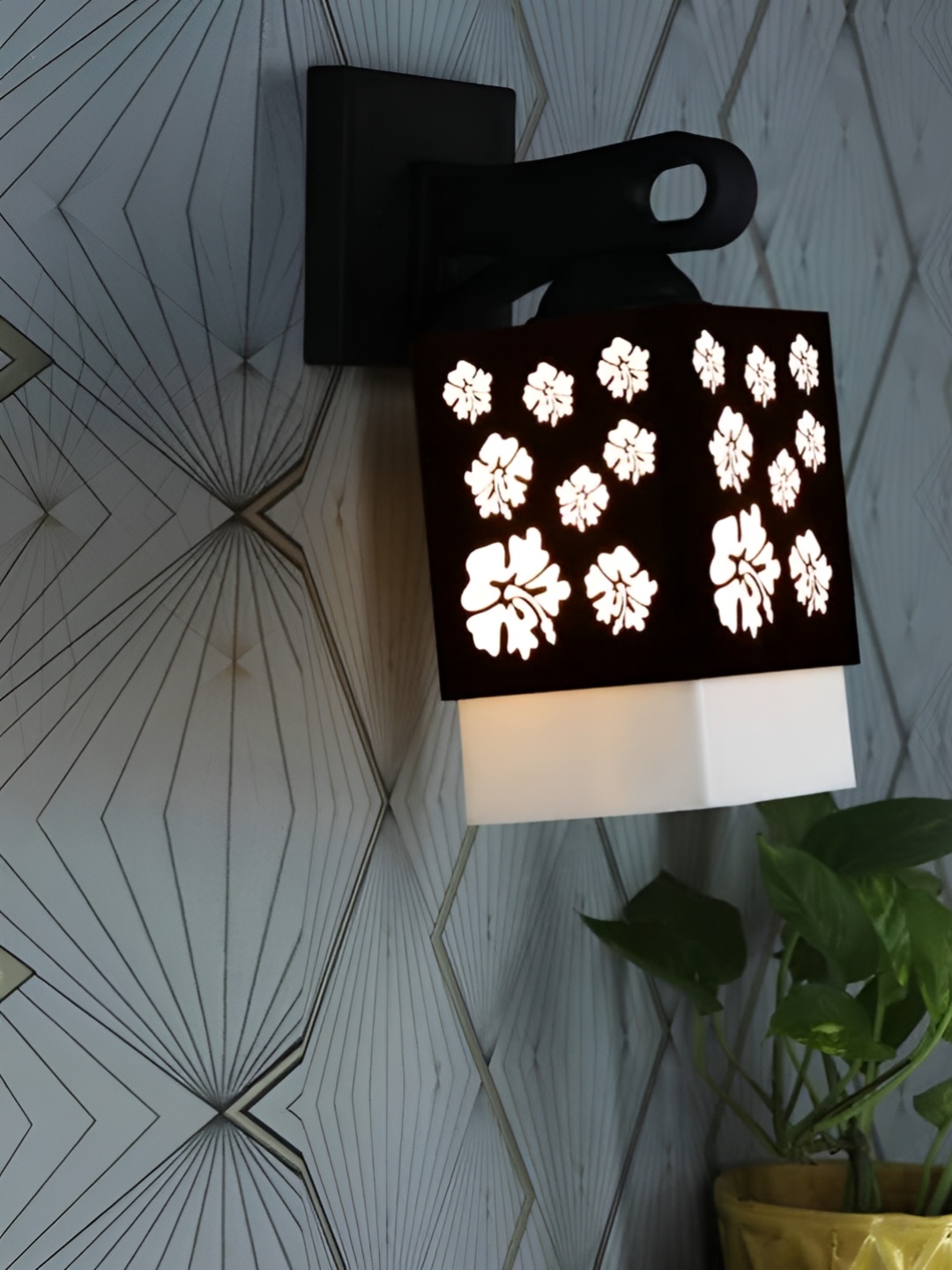 

Gojeeva Black & White Floral Textured Square Shaped Wooden Wall Lamp