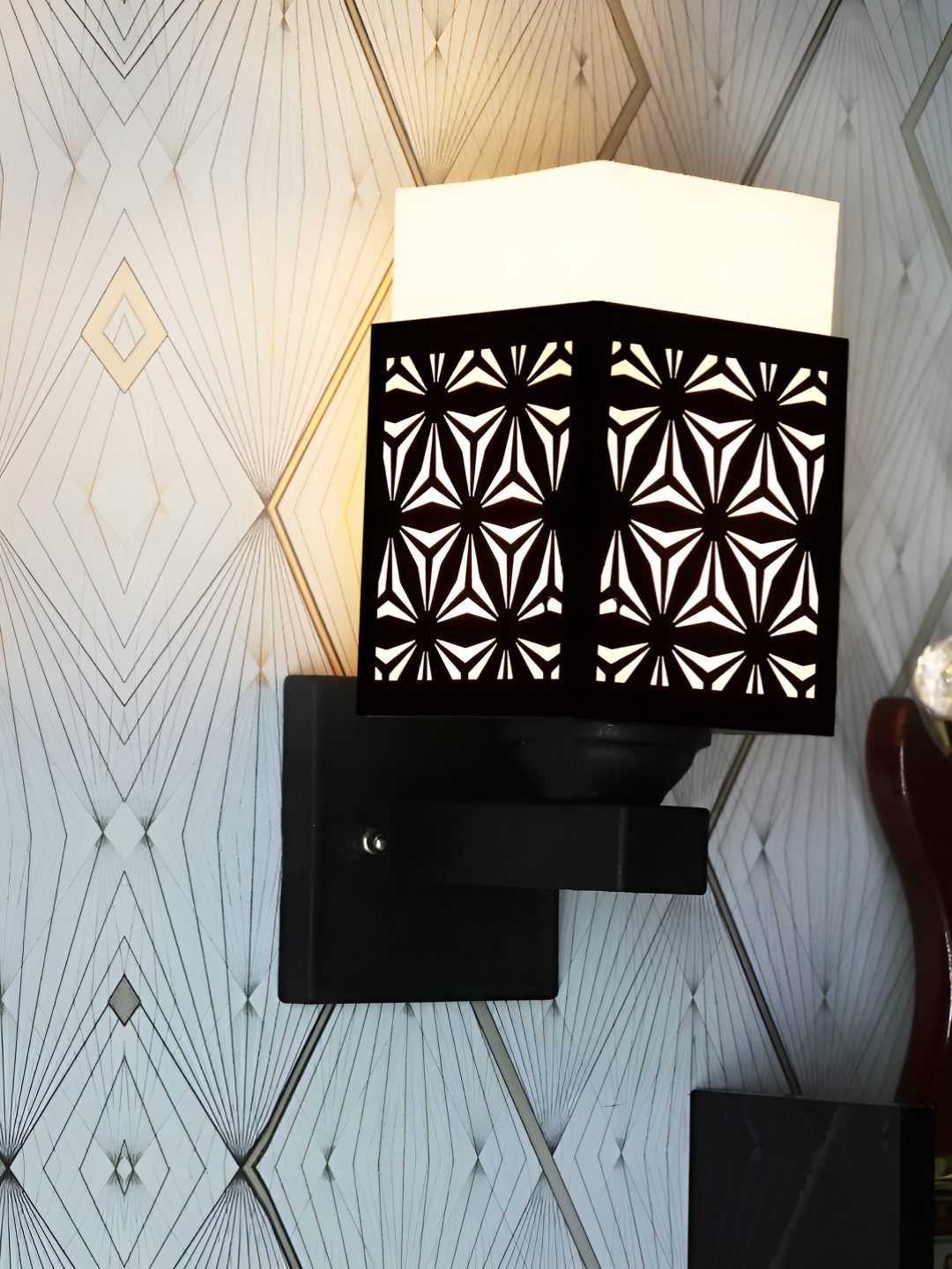 

Gojeeva Black & White Textured Square Shaped Wooden Wall Lamp