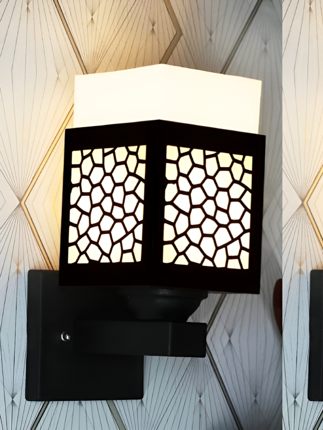 

Gojeeva Black & White Textured Square Shaped Wooden Wall Lamp