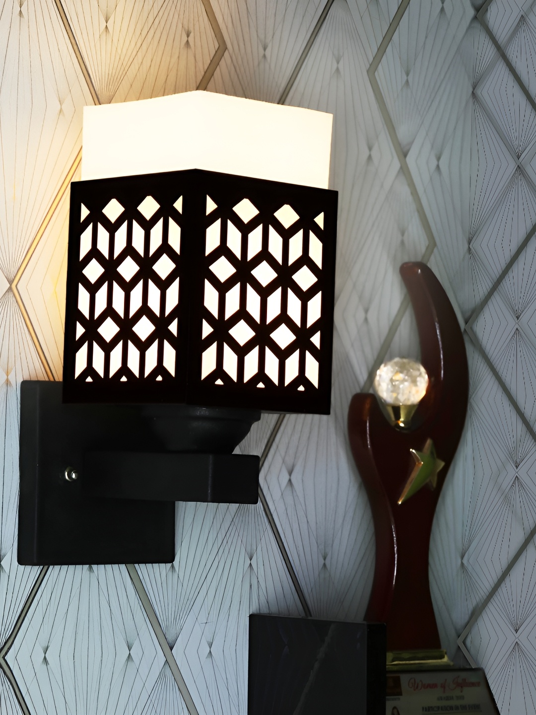 

Gojeeva Black & White Textured Square Shaped Wooden Wall Lamp