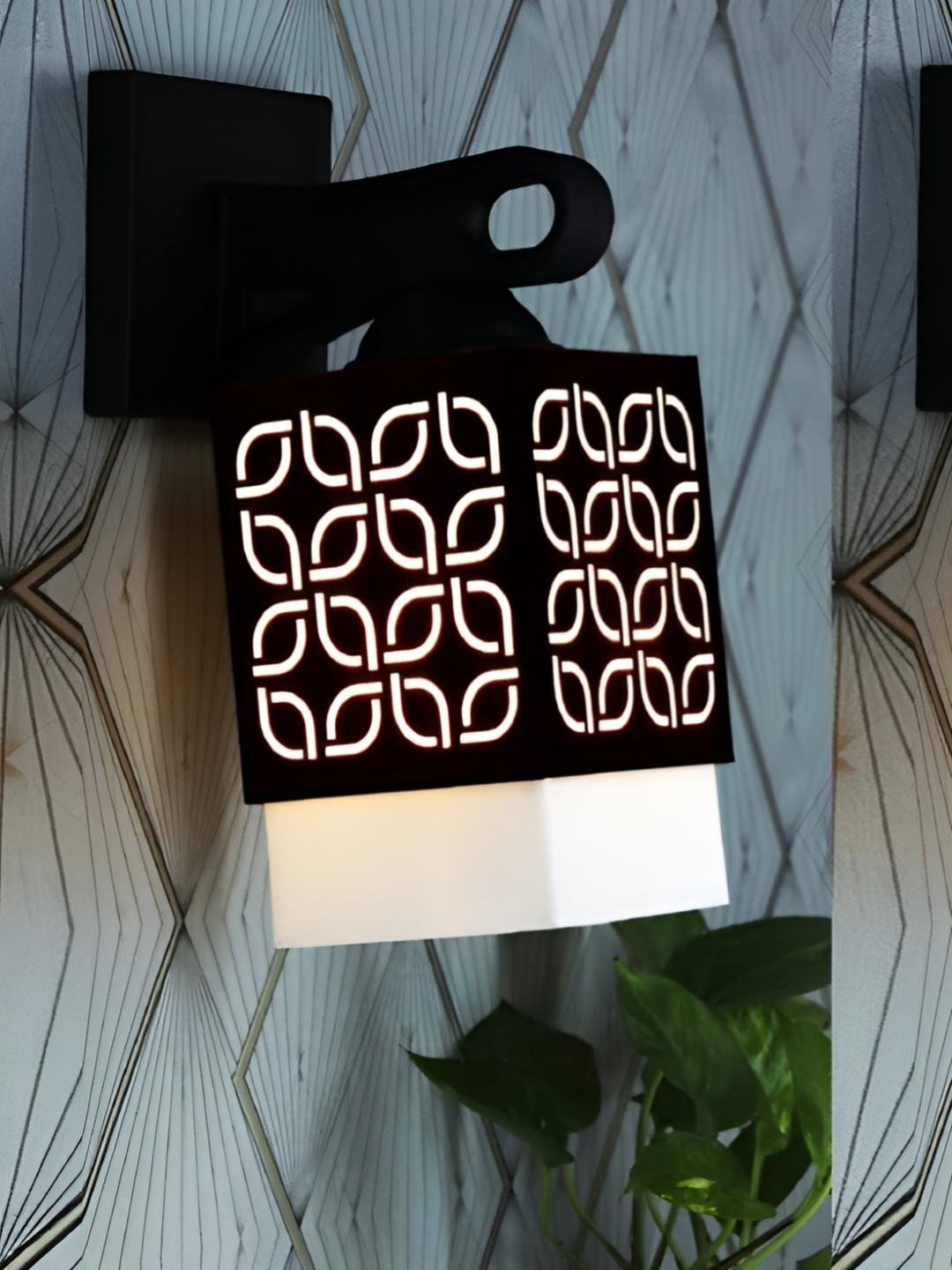 

Gojeeva Black & White Textured Square Shaped Wooden Wall Lamp