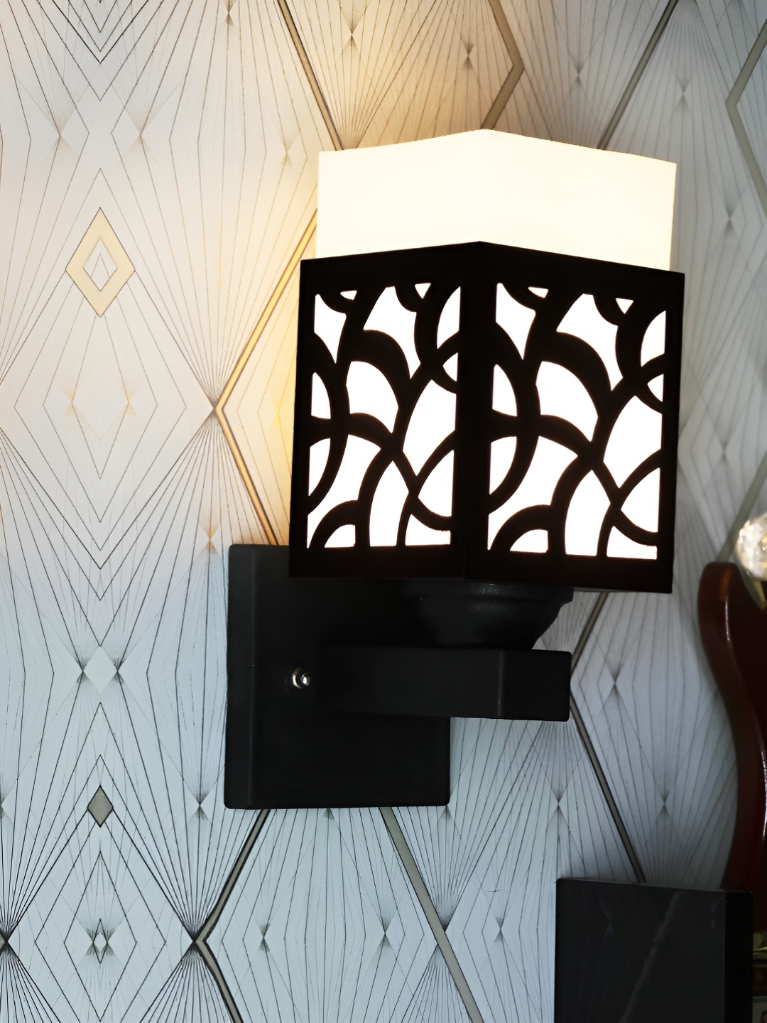 

Gojeeva Black & White Textured Wooden Square Shaped Wall Lamp