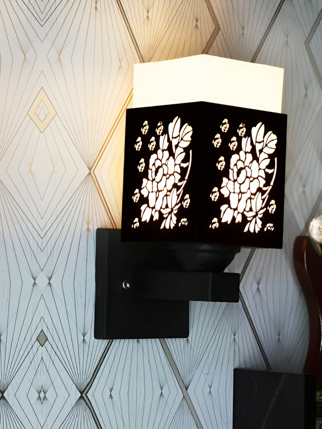 

Gojeeva Black & White Textured Wooden Rectangle Shaped Wall Lamp