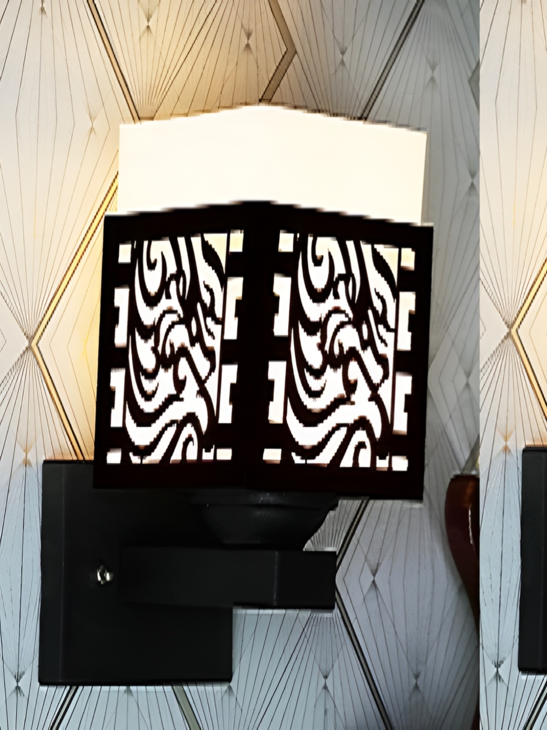 

Gojeeva Black & White Textured Square Shaped Wooden Wall Lamp