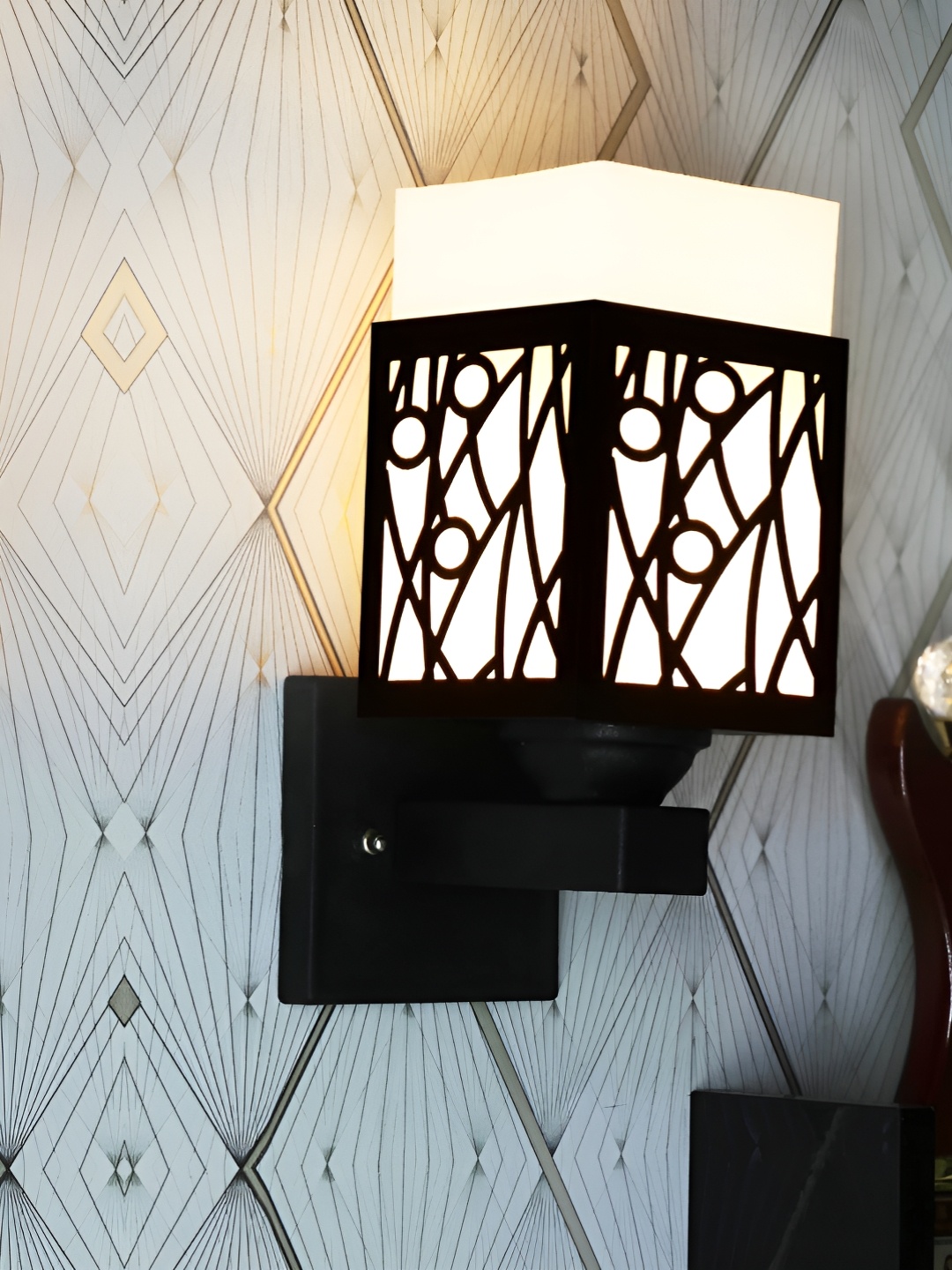 

Gojeeva Black & White Textured Square Shaped Wooden Wall Lamp