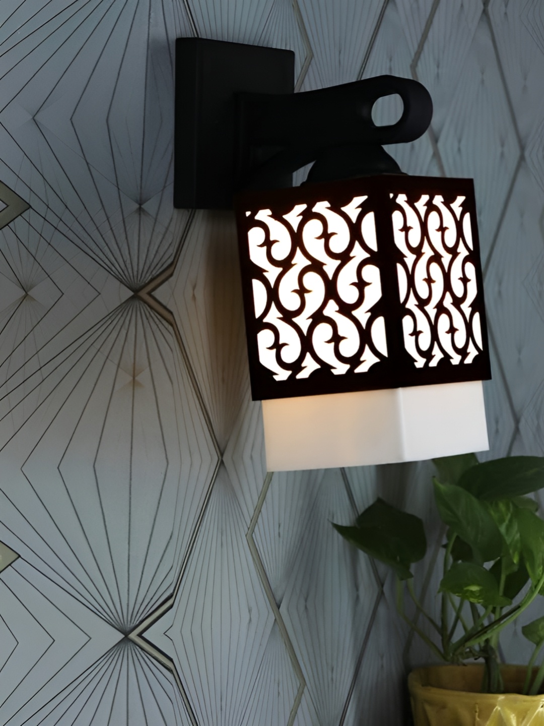 

Gojeeva Black & White Textured Square Shaped Wooden Wall Lamp