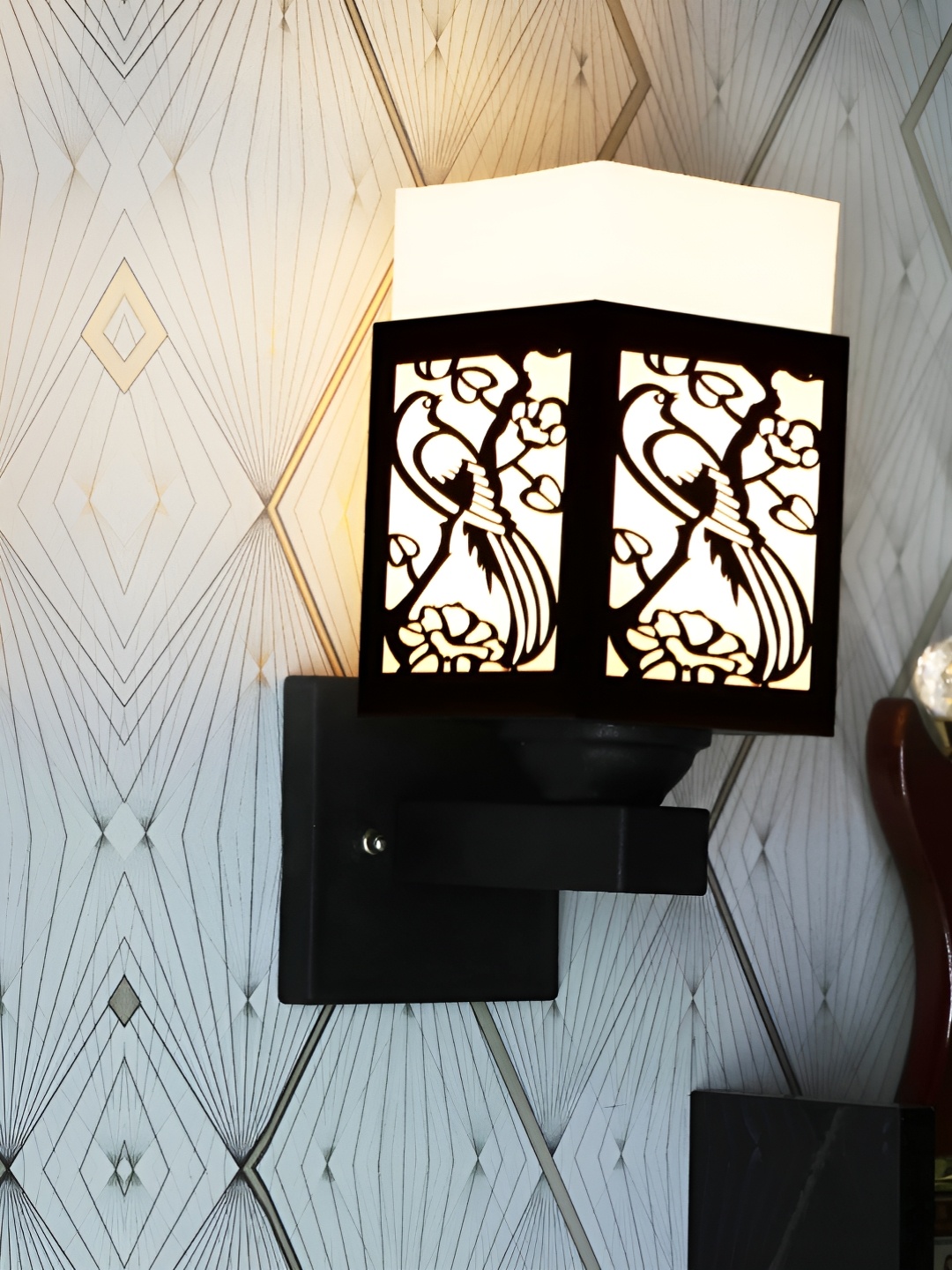 

Gojeeva Black & White Textured Wooden Rectangle Shaped Wall Lamp