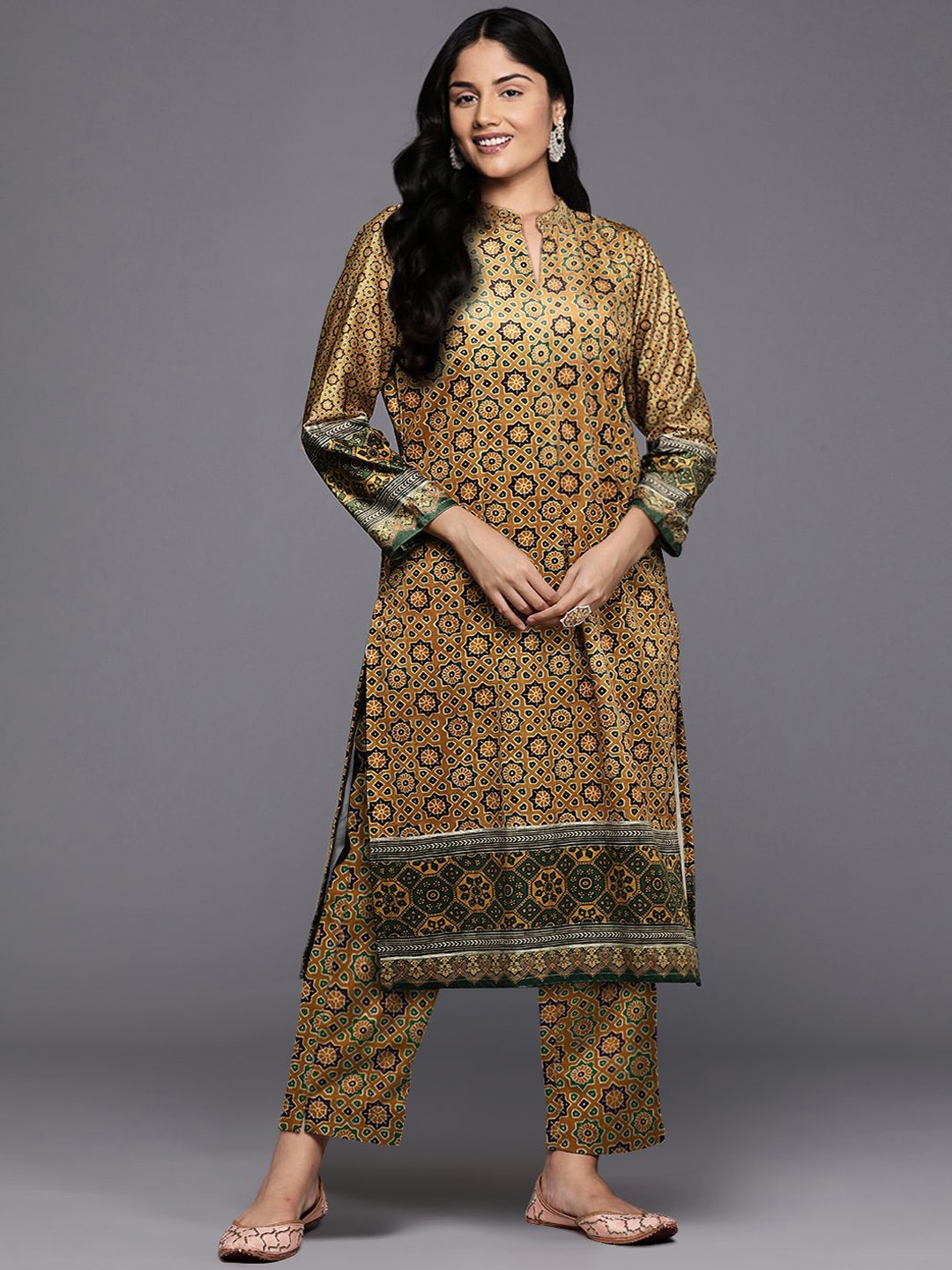 

A PLUS BY AHALYAA Ethnic Motifs Printed Mandarin Collar Velvet Kurta With Trousers, Mustard