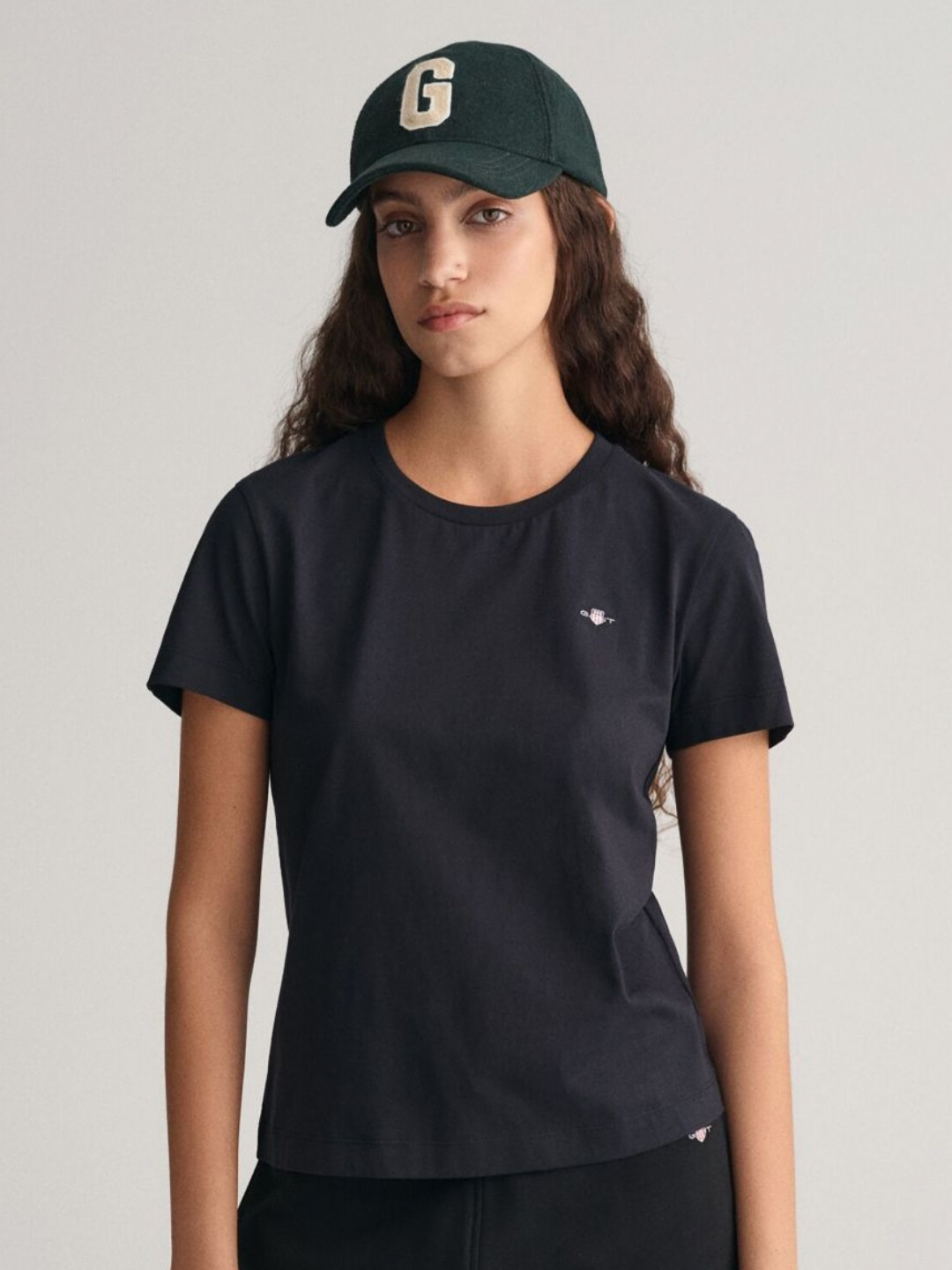 

GANT Women Solid Regular Shield Round Neck Cotton T-shirt, Black