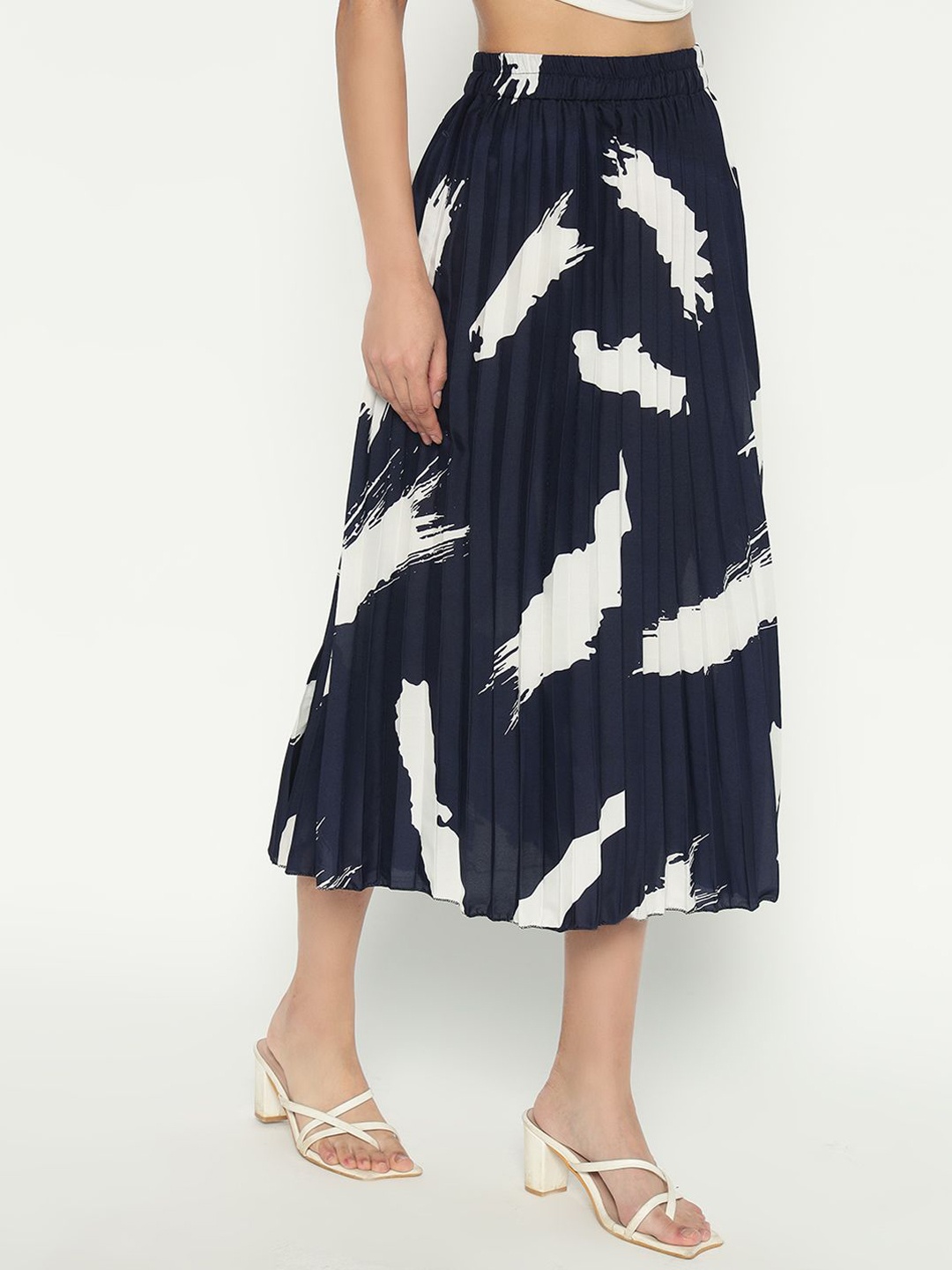

Krunal Raiyani Women Abstract Printed Flared Midi Skirt, Navy blue