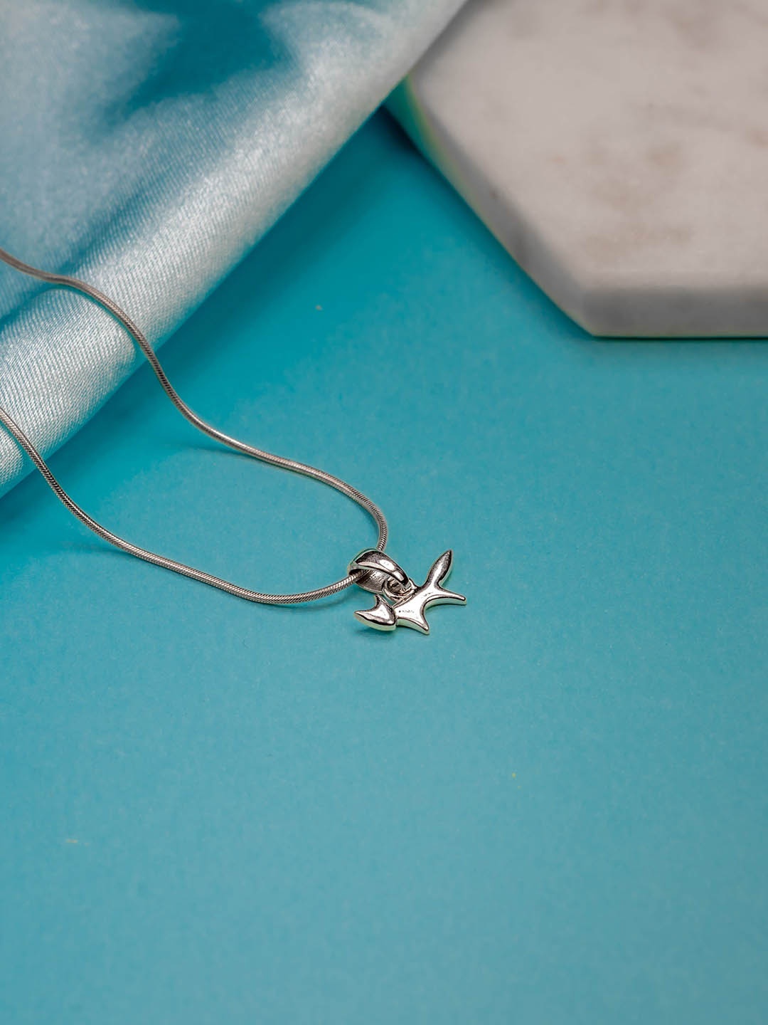 

Ruhaani Sterling Silver Rhodium-Plated Square Mystic Fox Pendant With Chain