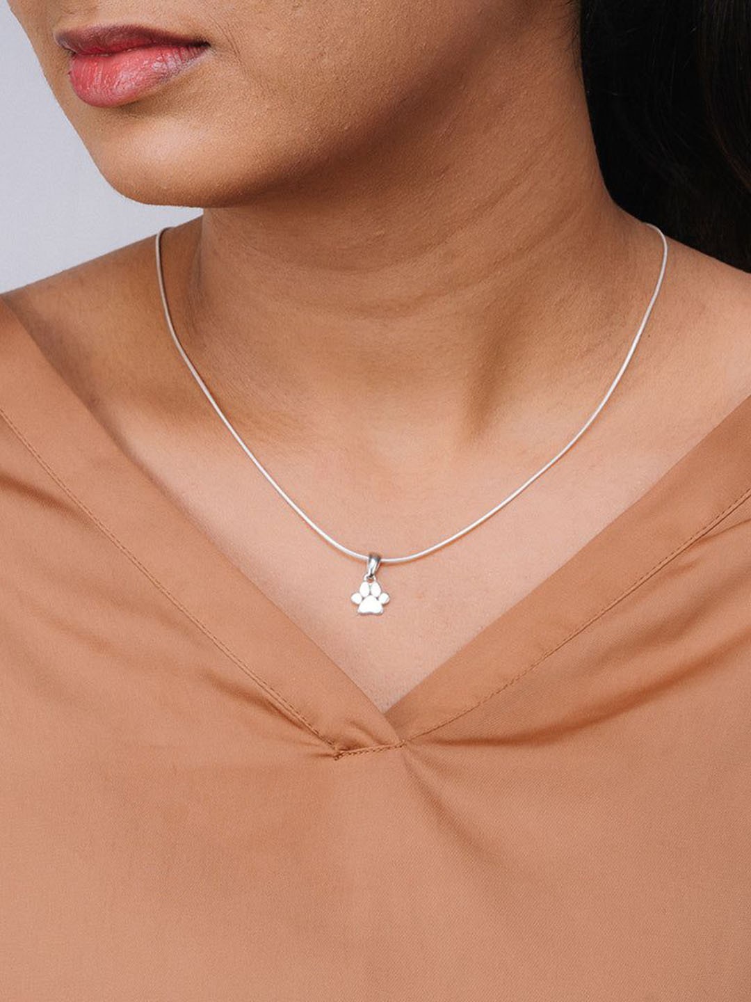 

Ruhaani Sterling Silver Rhodium-Plated Paw Shaped Pendant With Chain